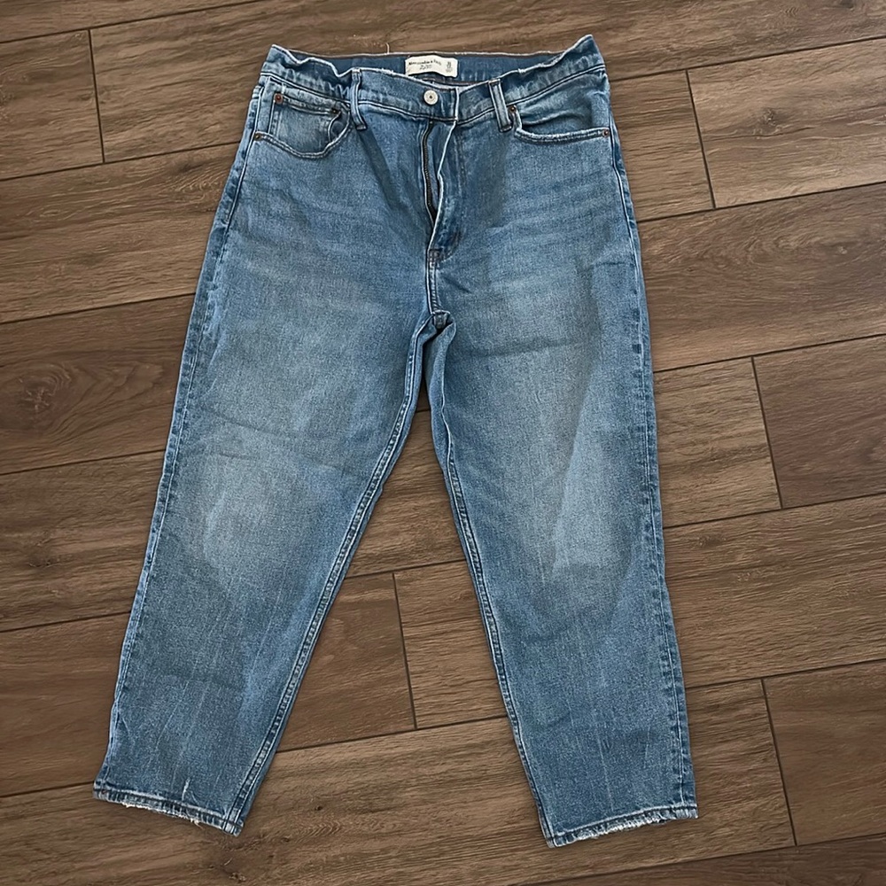 Abercrombie & Fitch The Mom High Rise Jean